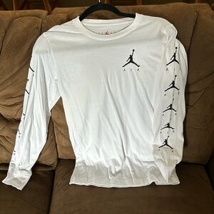 Jordan boys youth sz Lg White with black detail